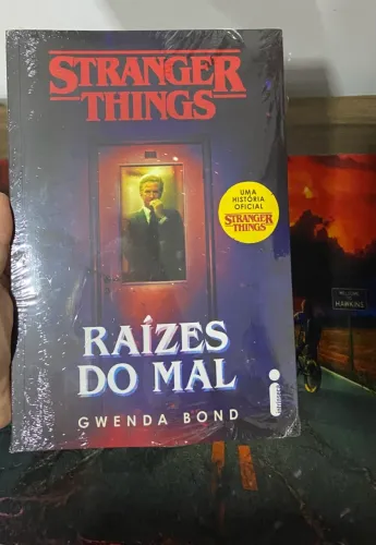 Livro Raízes do Mal - Stranger Things