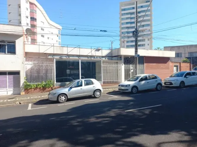 VENDO IMÓVEL COMERCIAL NA AVENIDA GETÚLIO VARGAS, EM FRENTE AO UTC