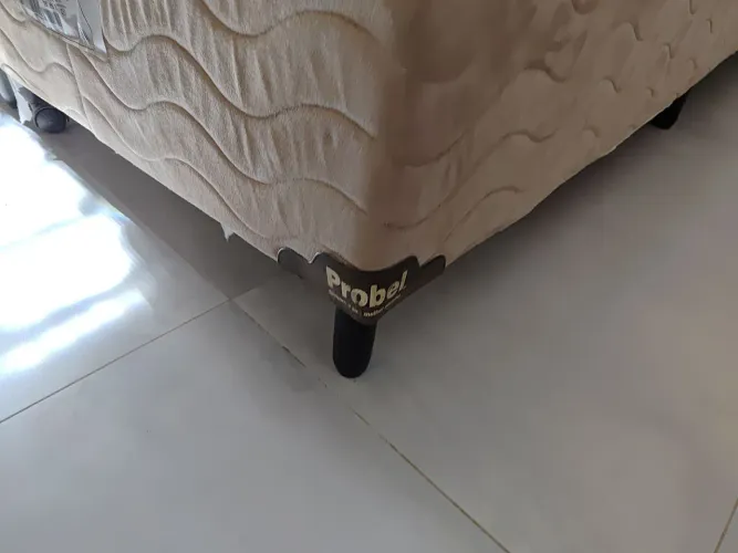 Vende-se box cama queen usada