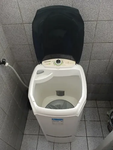 Tanquinho de lavar roupa seminovo