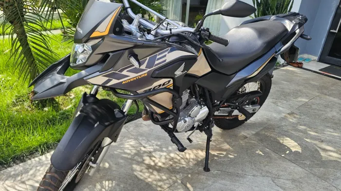 Moto em estado de nova pneus novos,toda revisada preço de oportunidade. Tratar *56