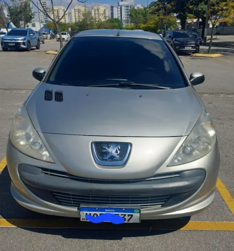Peugeot 207 XR 1.4 Flex 8V 5P 2011