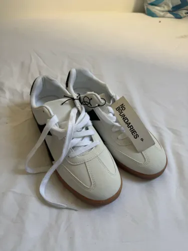 Tênis Branco com Detalhes Pretos Feminino Número 38 (US 9)