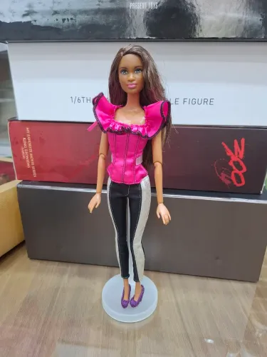 Boneca barbie fashionista negra