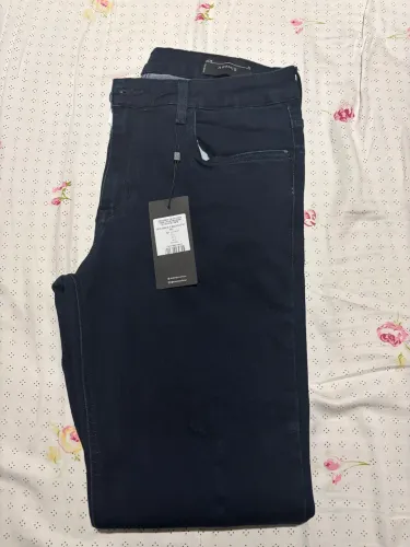 Calça Jeans Aramis na etiqueta