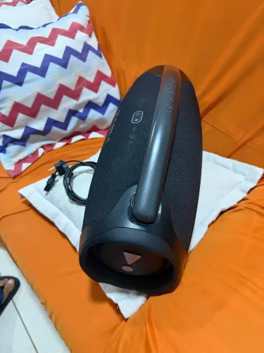 Vendo JBL bombox 3 em perfeitas condições