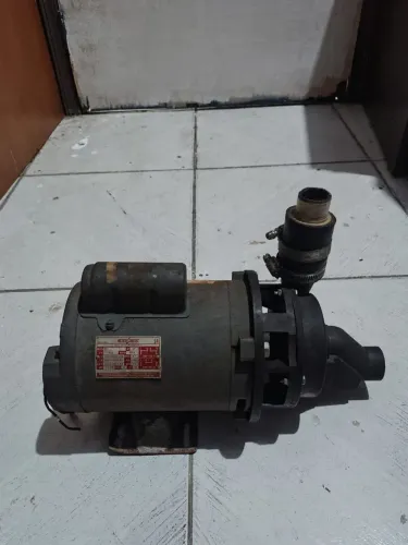 Vendo bomba de água