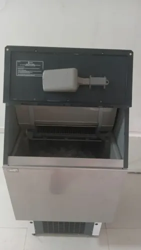 ? Máquina de Gelo em Cubos Usada - Excelente Estado