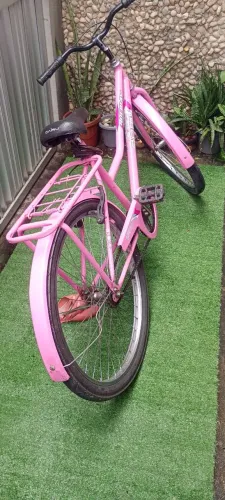 Vendo bicicleta rosa feminina aro 26, $ 480,00. ZAP 859- *