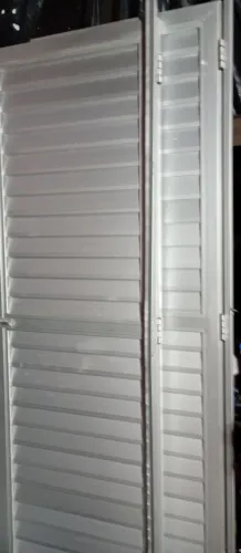 2 duas portas de alumínio para banheiro