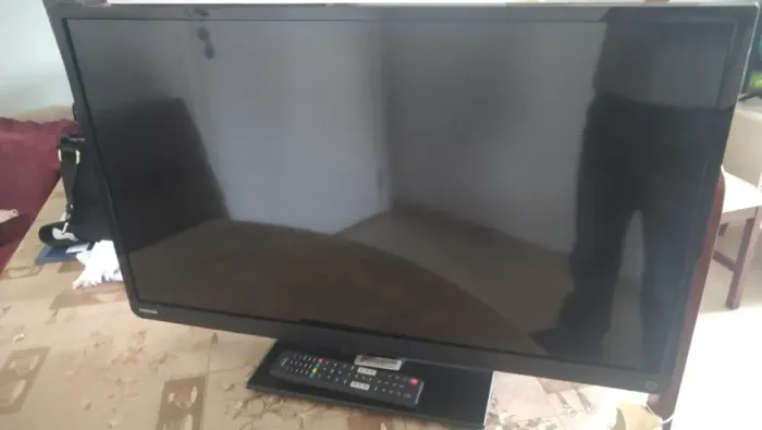 TV Semp Toshiba LED de 32 polegadas (Modelo: 32L2400)