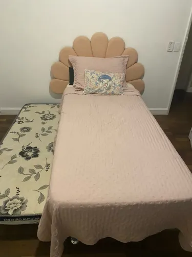 Cama ortobom praticamente nova, cabeceira Tok Stok