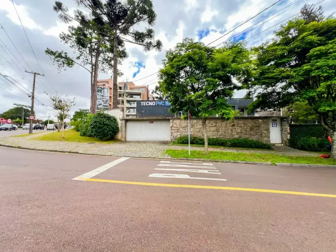 Casa Comercial com 590m² de área total