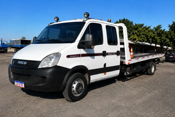 IVECO DAILY - 70C17 - GUINCHO PLATAFORMA - COM ASA DELTA
