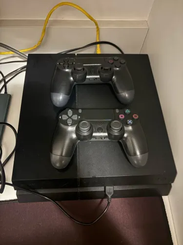 PS4 + SSD + 2 CONTROLES