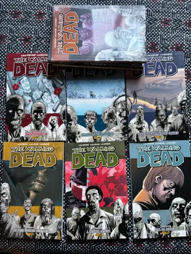 Coleção The Walking Dead volumes 1 à 10.