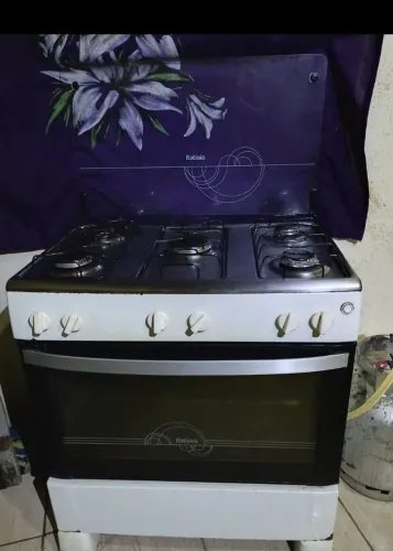 Vendo um fogão de seis bocas 