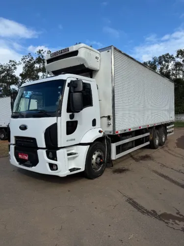 Ford Cargo 2429 2015 baú gancheiro