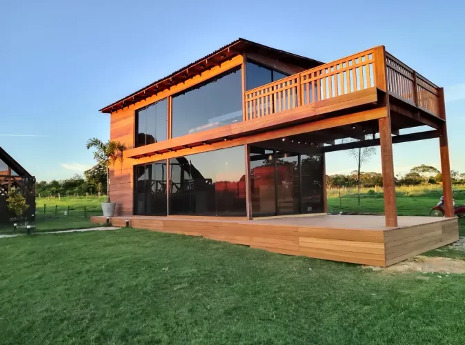 CONSTRUÇÃO DECKS, PERGOLADOS E ÁREAS GOURMET