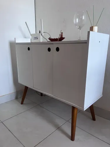 Buffet Aparador Retrô Branco com Pés de Madeira - Excelente Estado