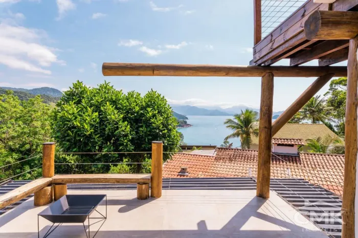 Excelente oportunidade de luxo e versatilidade na Praia do Félix