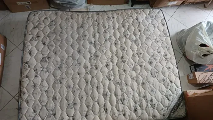 Vendo Colchão Ortobom Queen Physical Pocket Semi-Novo. Aceito Cartão
