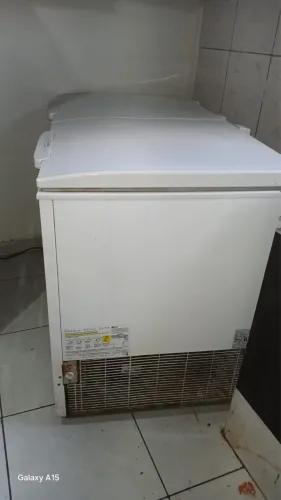 Vende - se Freezer
