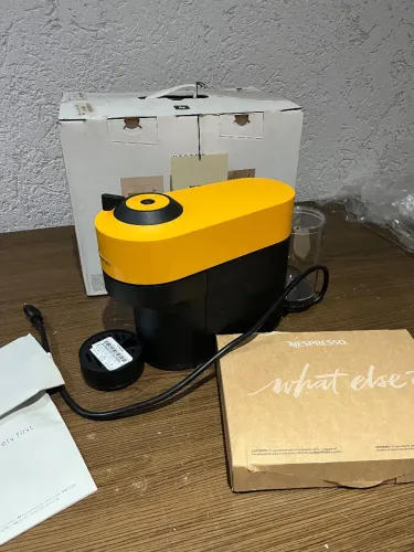 CAFETEIRA NESPRESSO VERTUO POP AMARELO 110V (NOVA)