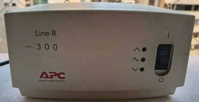 Estabilizador de Voltagem APC 300VA - USADO