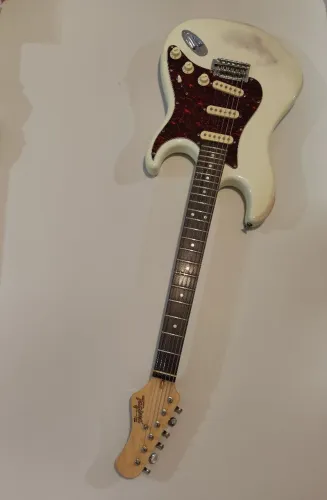 Guitarra Tagima T 635 branca