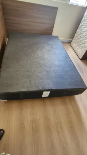 Vendo Box casal sem colchão 