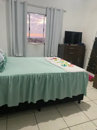 Aluga-se quarto em apartamento - somente para mulheres