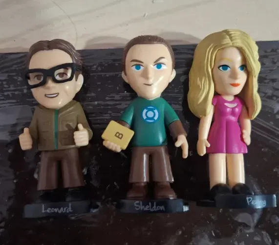 83 figurinhas da Copa + coleção Big Bang Theory