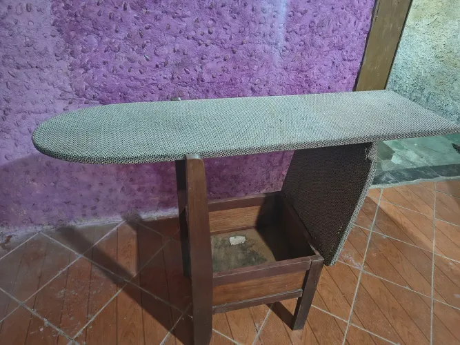 Mesa de passar roupa que vira cadeira 