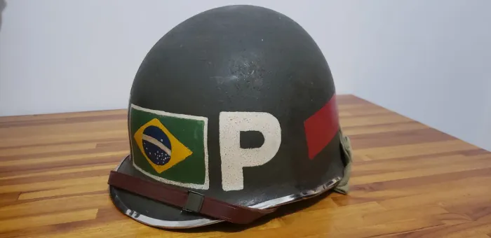 Capacete Militar anos 1970, pintura do MP da Força Expedicionária Brasileira