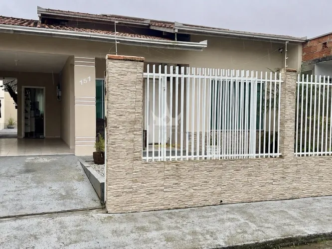 Casa à Venda no Santa Regina em Itajaí | 2 Quartos, Energia Solar e Estrutura para Ampliaç