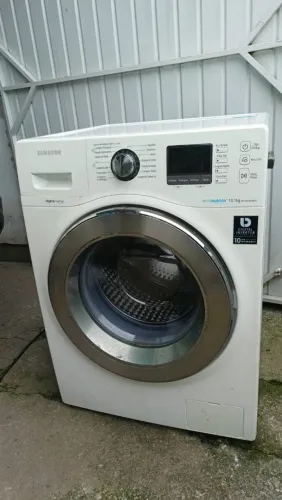 Maquina de lavar roupa