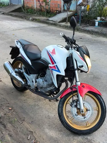 CB 300