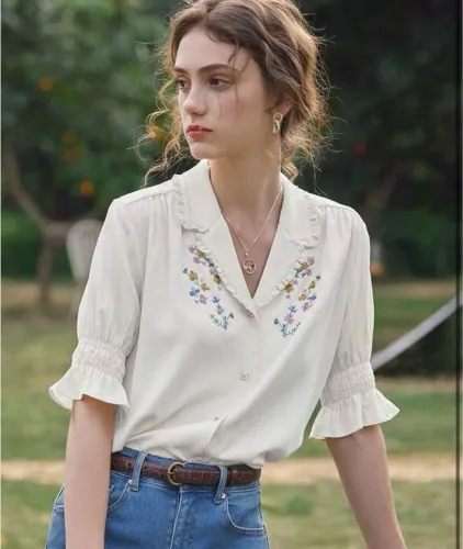 blusa simple retro bordada off white g