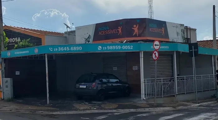 Loja de esquina com 2 banheiros c/ 50 m², na Avenida Cillos, Vila Pavan - Americana - SP