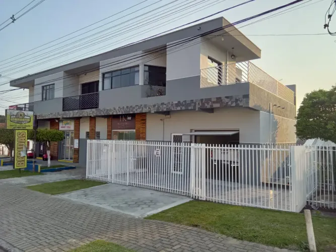 Sobrado bairro Capão Raso - Curitiba/PR.
