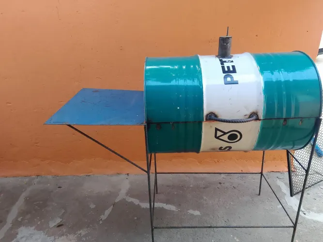 Vendo uma churrasqueira de tambor a bafo, nova