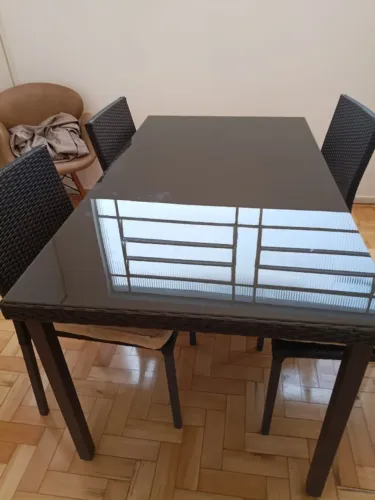 Mesa com 04 cadeiras