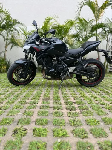 Z650 2021 excelente estado