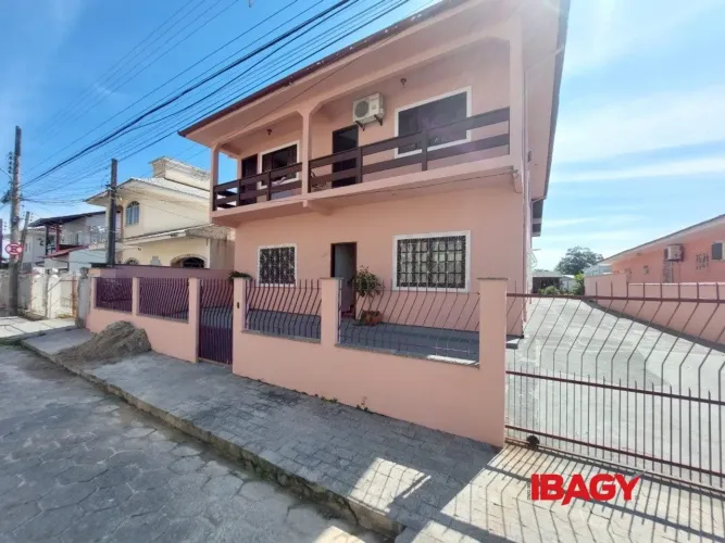 Excelente Apartamento 1 dormitório(s) em Centro - Palhoça