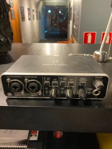 Interface de Audio U-PHORIA UMC202 BEHRINGER