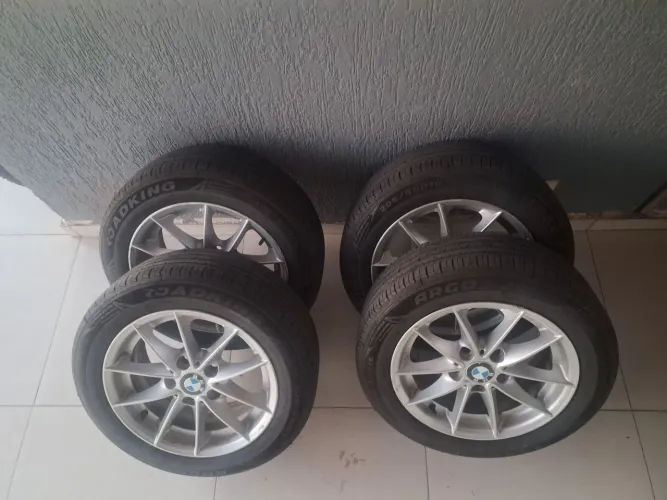 Roda 16 com pneús1 mes de uso furação 5 por 120 BMW