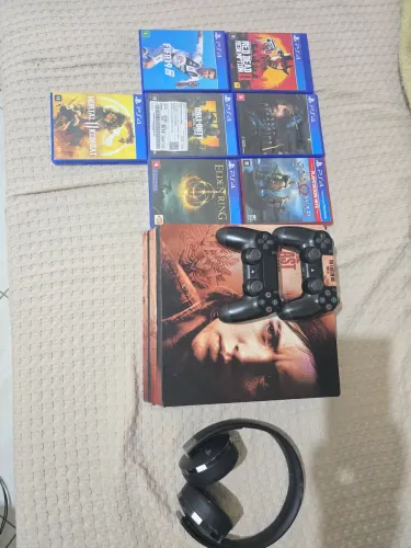 Ps4 pro+headset serie gold+duas manetes e jogos
