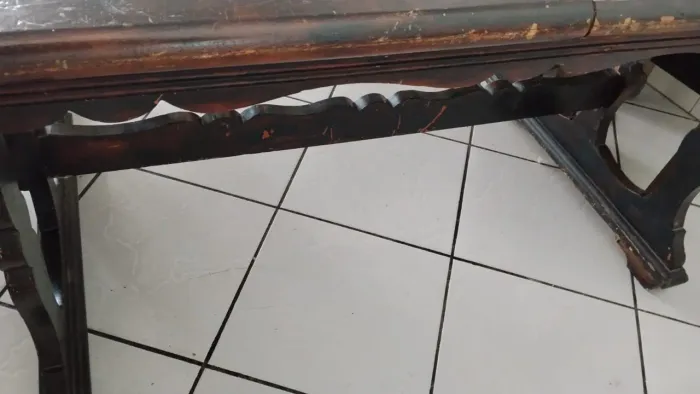 Mesa e cadeiras