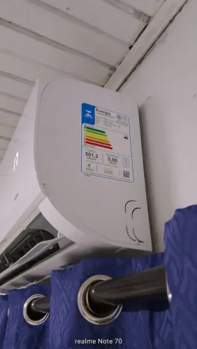 Vendo central de ar, 12 mil BTU, 220, marca SPRINGER-MIDEA/INVERTER. Menos de 1 ano de uso